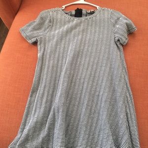 Black and white short-sleeve tunic